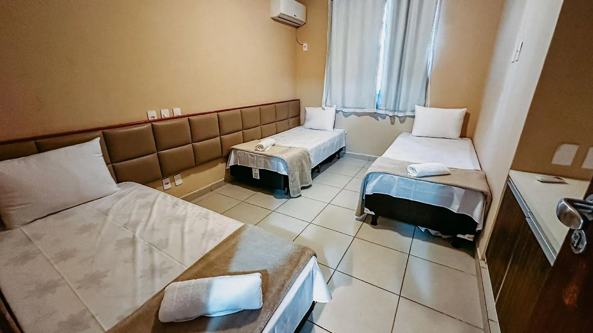 Taperapua Beachfront: 2-Bedroom Apartment with Wi-Fi and Parking Porto Seguro