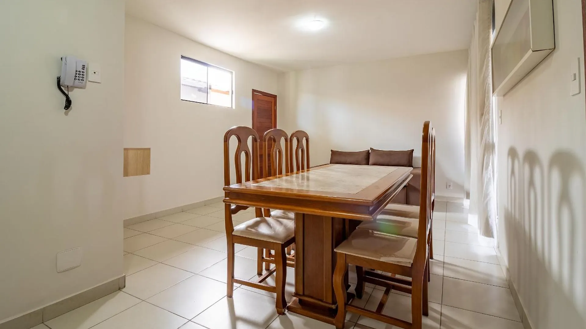 Aptos Em Condominio Frente Mar Na Praia De Taperapua, Atravessou A Rua Esta Na Praia, Aptos Com 2 Quartos Com Ar Condicionado, Internet Privativa 300Mbps, 1 Vaga De Garagem, Acomodam Ate 6 Pessoas Porto Seguro Hébergement de vacances