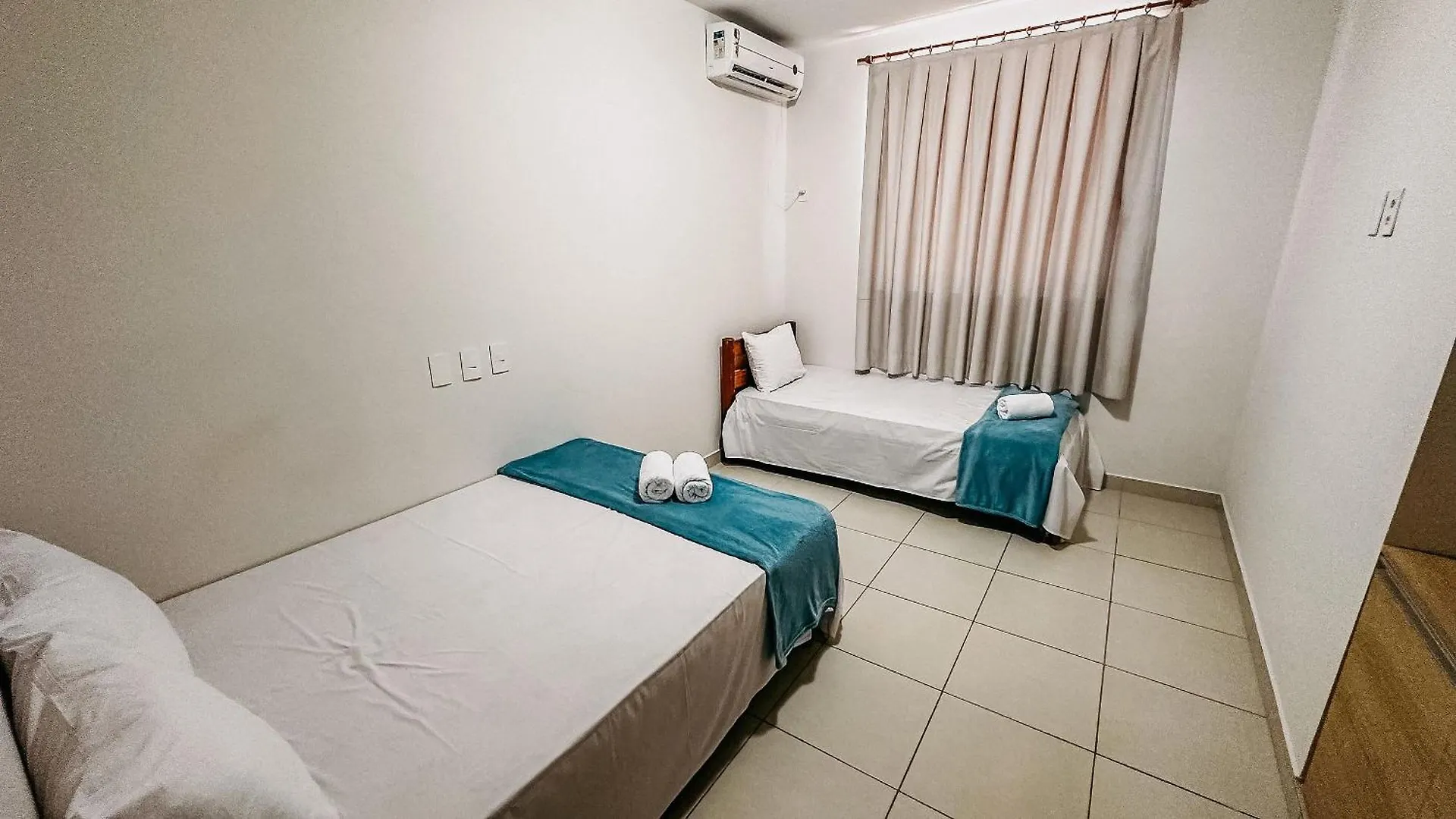 Taperapua Beachfront: 2-Bedroom Apartment with Wi-Fi and Parking Porto Seguro