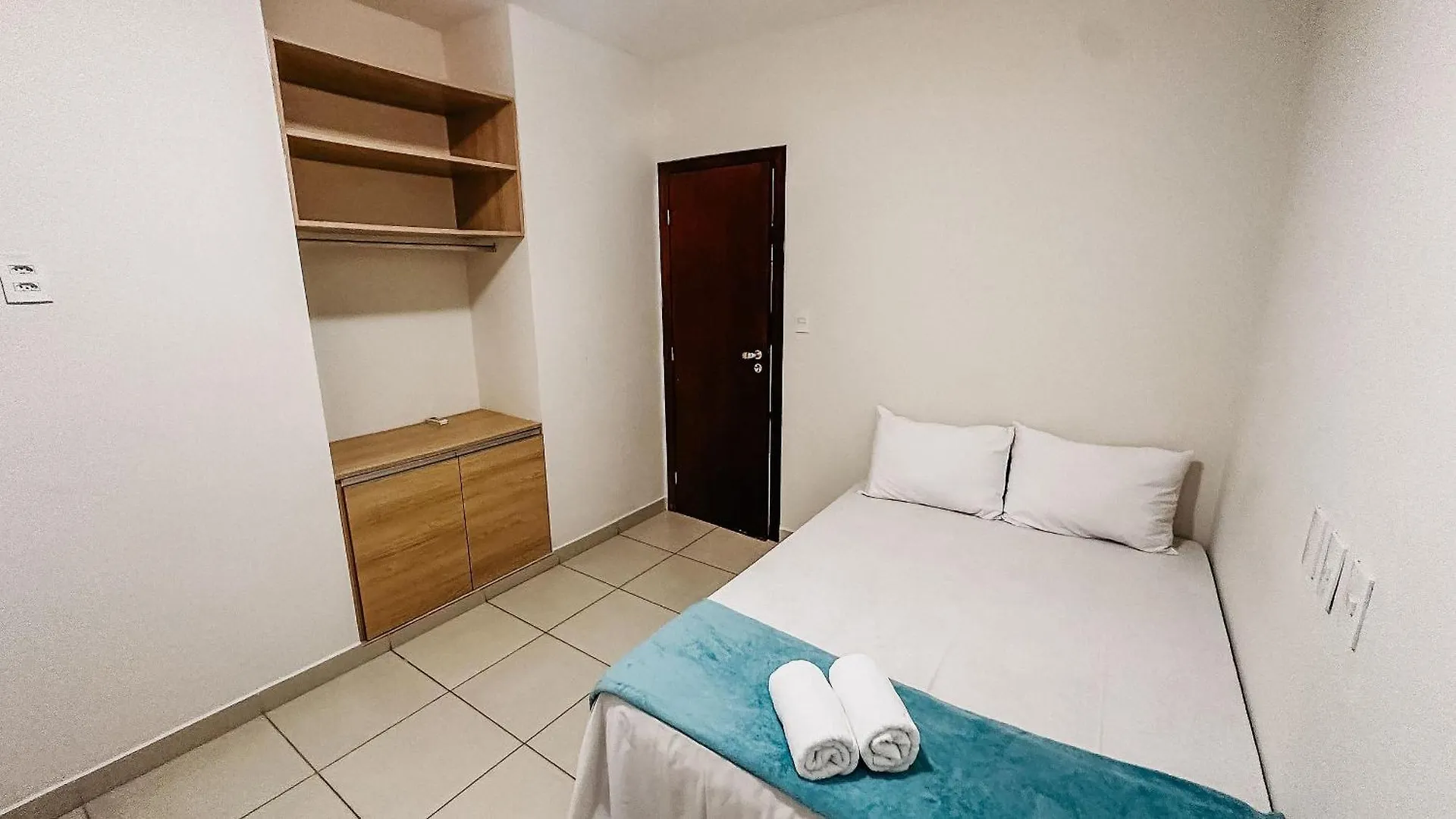 Taperapua Beachfront: 2-Bedroom Apartment with Wi-Fi and Parking Porto Seguro