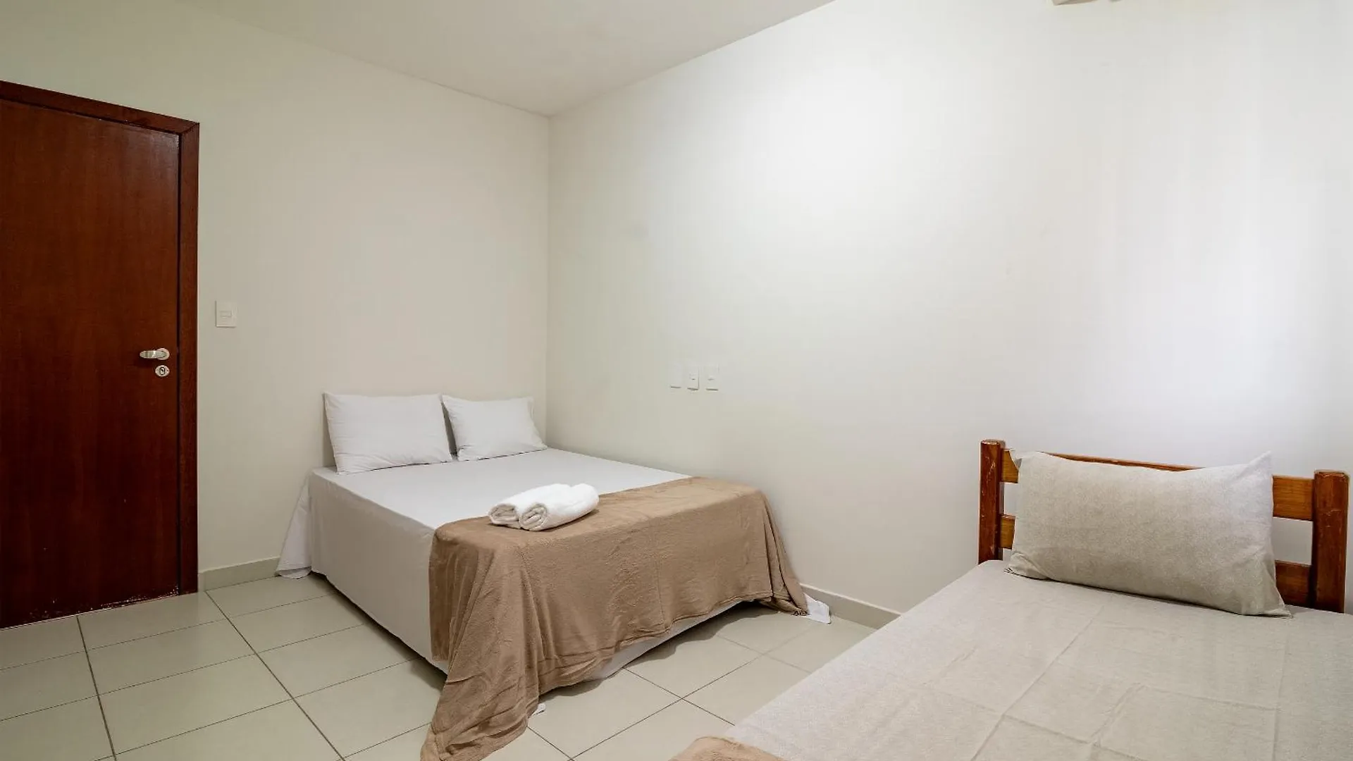 Aptos Em Condominio Frente Mar Na Praia De Taperapua, Atravessou A Rua Esta Na Praia, Aptos Com 2 Quartos Com Ar Condicionado, Internet Privativa 300Mbps, 1 Vaga De Garagem, Acomodam Ate 6 Pessoas 포르투세구로 브라질