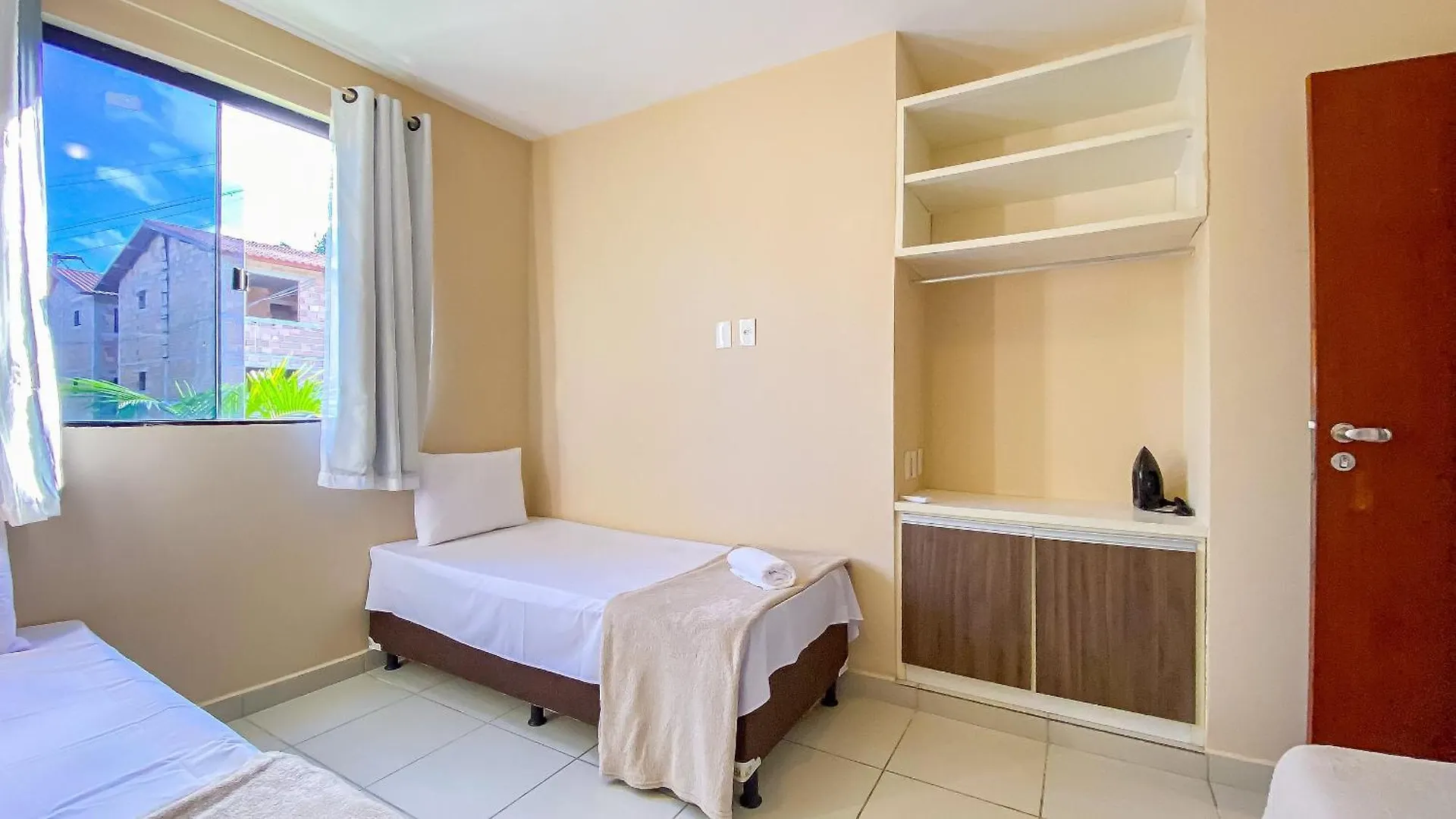 Aptos Em Condominio Frente Mar Na Praia De Taperapua, Atravessou A Rua Esta Na Praia, Aptos Com 2 Quartos Com Ar Condicionado, Internet Privativa 300Mbps, 1 Vaga De Garagem, Acomodam Ate 6 Pessoas 포르투세구로 펜션
