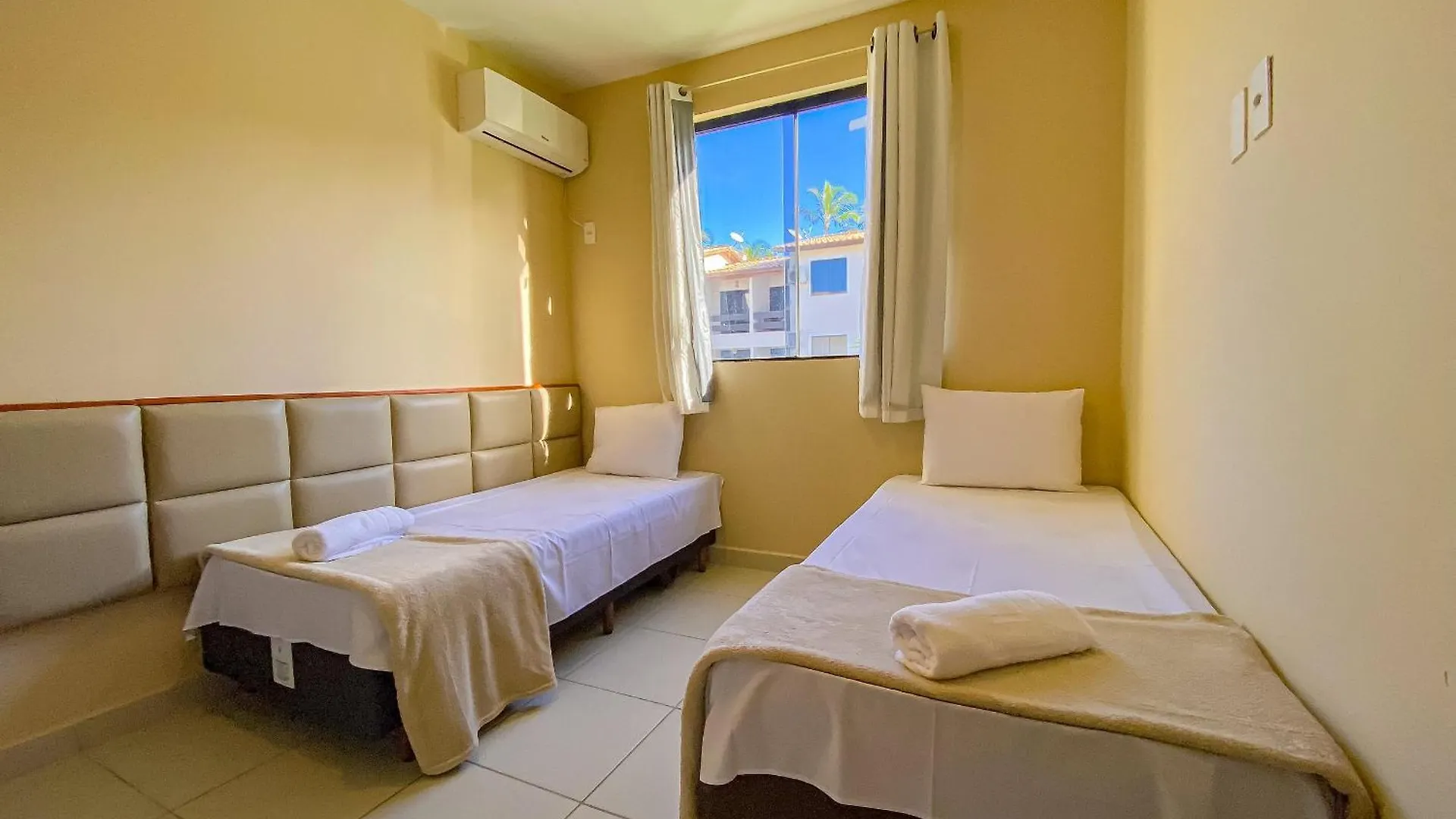 Aptos Em Condominio Frente Mar Na Praia De Taperapua, Atravessou A Rua Esta Na Praia, Aptos Com 2 Quartos Com Ar Condicionado, Internet Privativa 300Mbps, 1 Vaga De Garagem, Acomodam Ate 6 Pessoas 포르투세구로